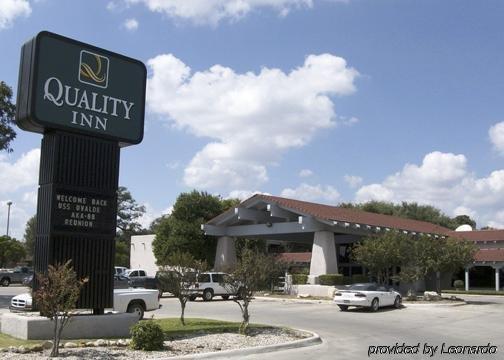 Days Inn By Wyndham Uvalde Esterno foto