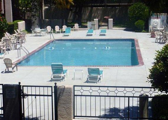 Days Inn By Wyndham Uvalde Esterno foto