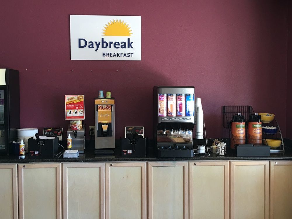 Days Inn By Wyndham Uvalde Esterno foto