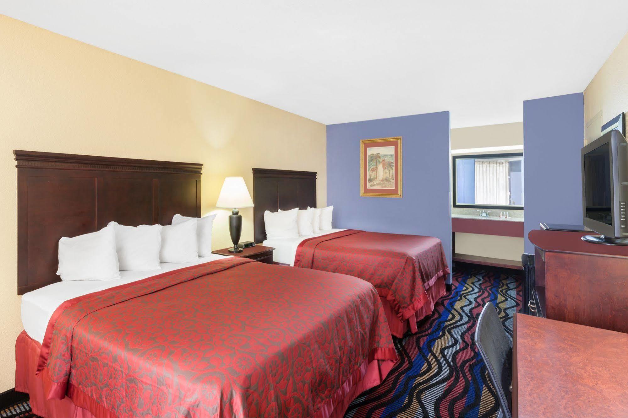 Days Inn By Wyndham Uvalde Esterno foto