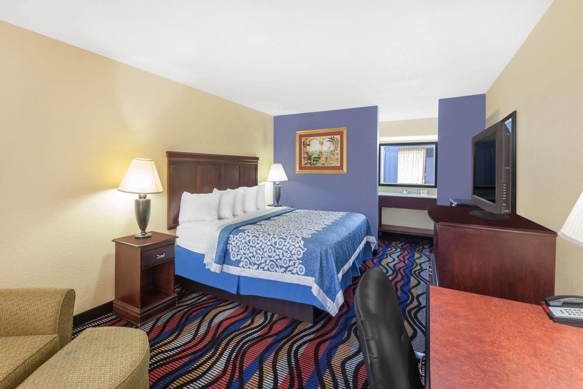 Days Inn By Wyndham Uvalde Esterno foto
