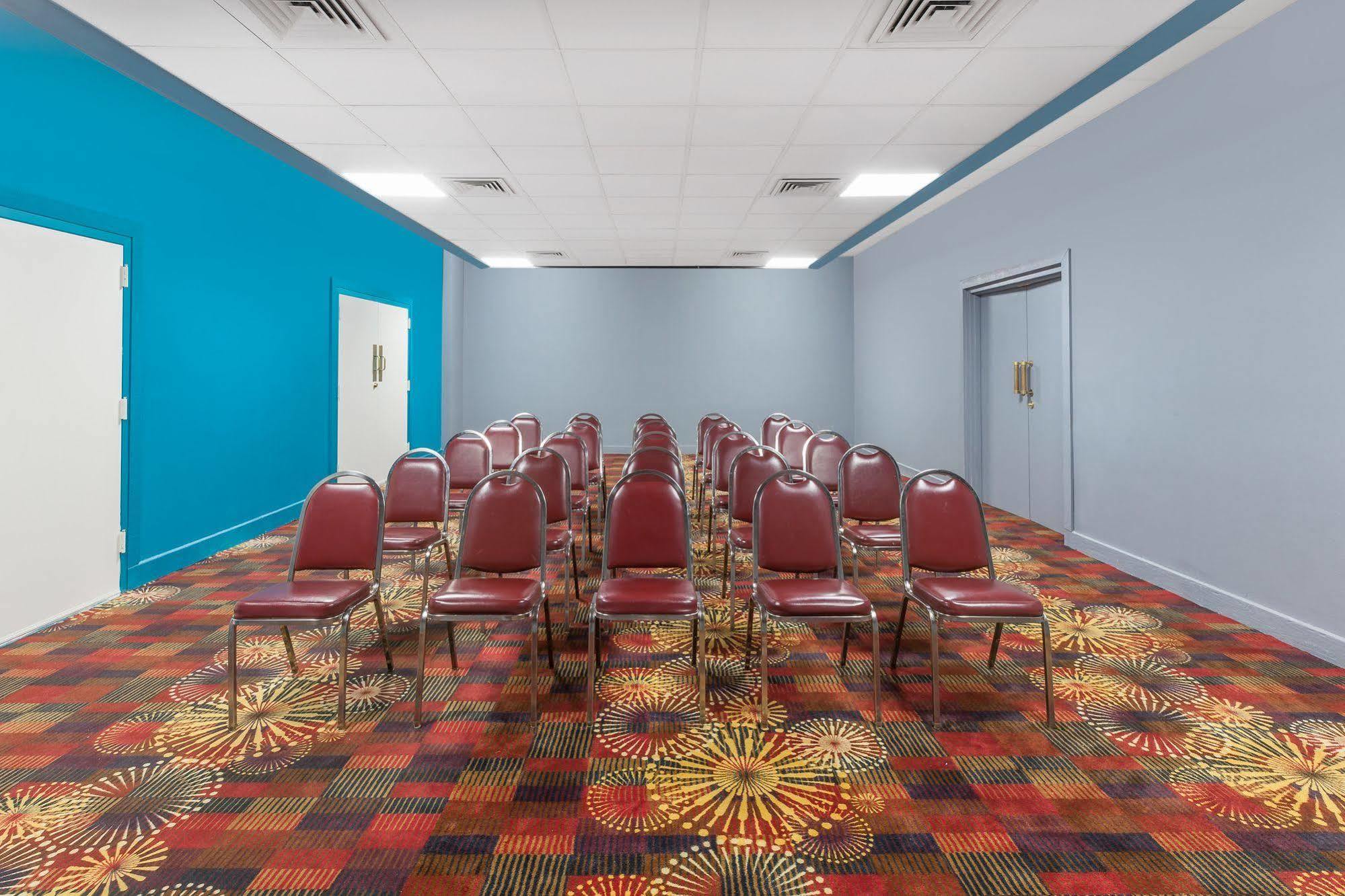 Days Inn By Wyndham Uvalde Esterno foto