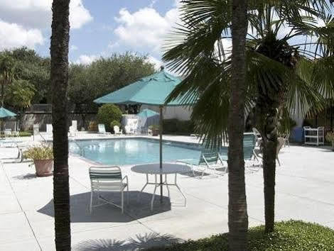 Days Inn By Wyndham Uvalde Esterno foto
